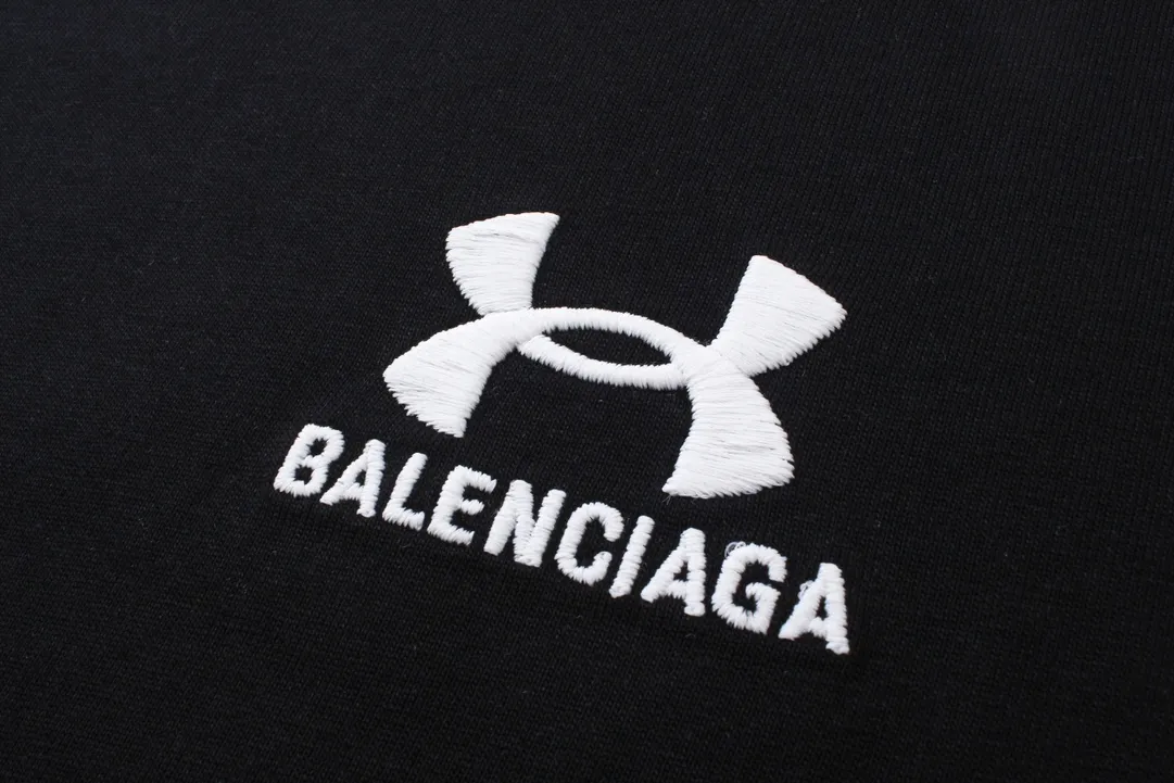 【 . Quality】BALENCI*GA/ Under Armour T # SS 24 New Arrival。 ， 。 。 ZP 。 260 ， . ， 。 。Classic LOGO ， ， ， 。 . 。 OS . Same Style ：BL 223372 ：Black，Red， Size：XS S M L